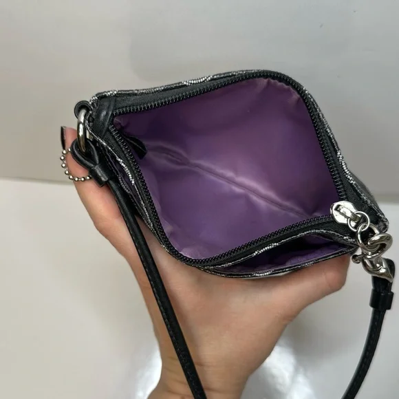 Coach Coated Canvas Wristlet – Dotted Signature – Excellent Condition - Picture 7 of 8